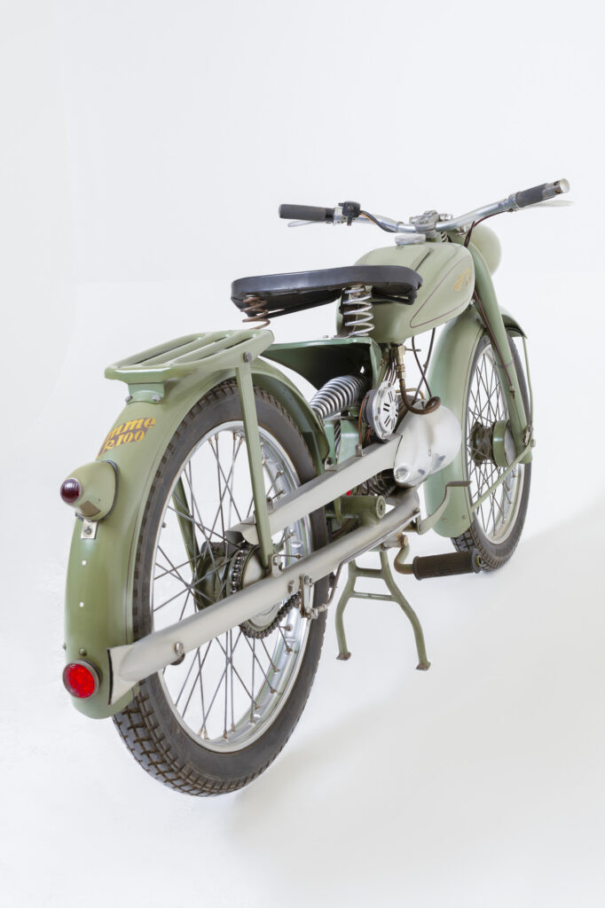 Auspuff und Schwinge in einem 